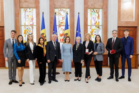Maia Sandu a înmânat „Ordinul Republicii” colectivului Clubului Sportiv de Dans „Codreanca” și distincții de stat pentru antrenori